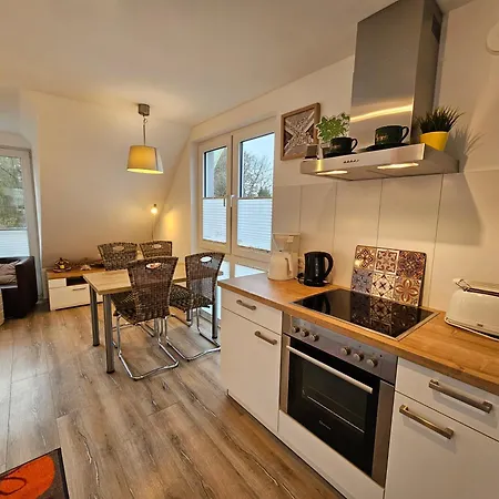 Reiherstieg Wellenbreker * Hohwacht